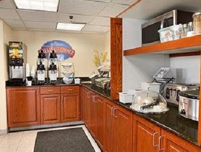 Hotel Baymont By Wyndham Airport 3*