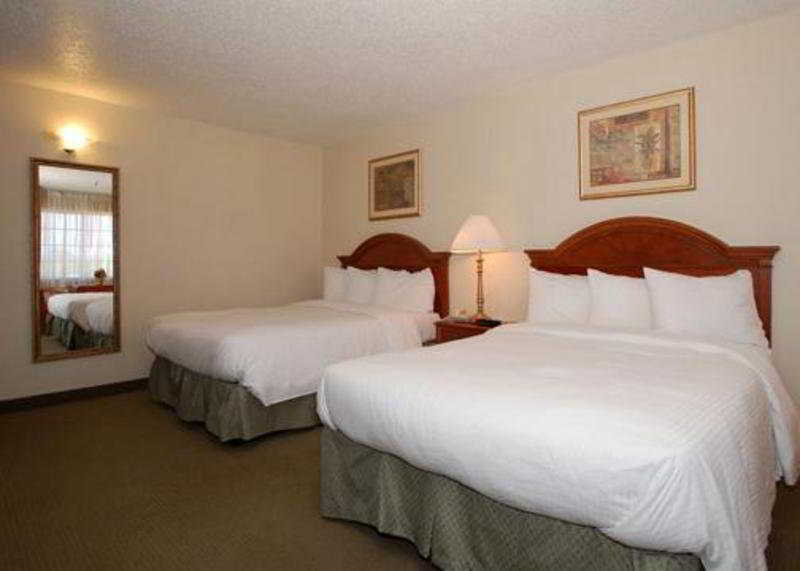 Hotel Baymont By Wyndham Airport 3*