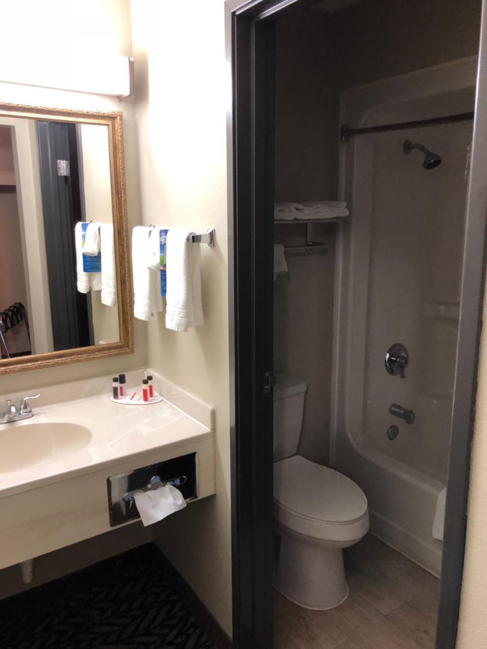 Baymont By Wyndham Airport Hotel 3*