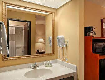 Baymont By Wyndham Airport Hotel 3*