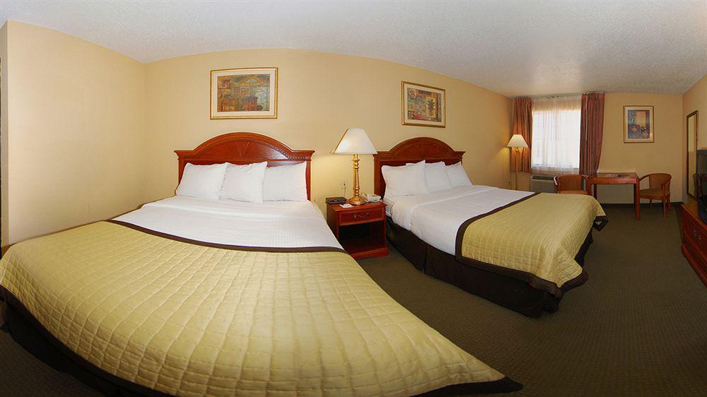 Baymont By Wyndham Airport Hotel 3*